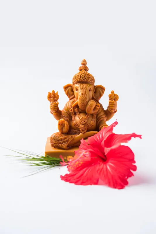 Vinayakar Chaturthi 2025: Celebrate with Traditional Gifts That Carry Blessings