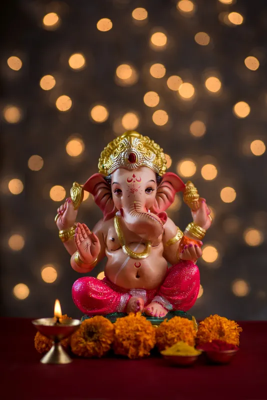 Vinayakar Chaturthi 2025: Shop Silver Trays, Nel Thoranam & Brass Kumkum Holders Before Stock Runs Out!